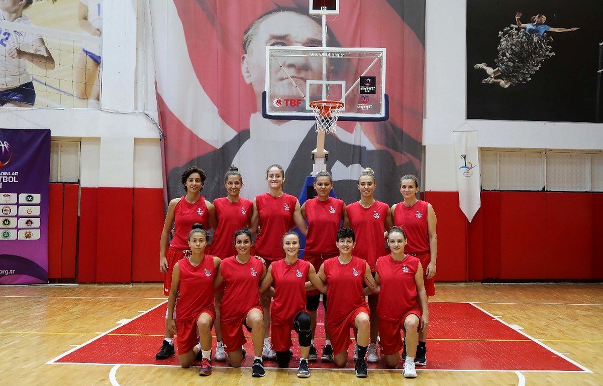 Bayraklı\'nın perileri yeni sezona hazırlanıyor