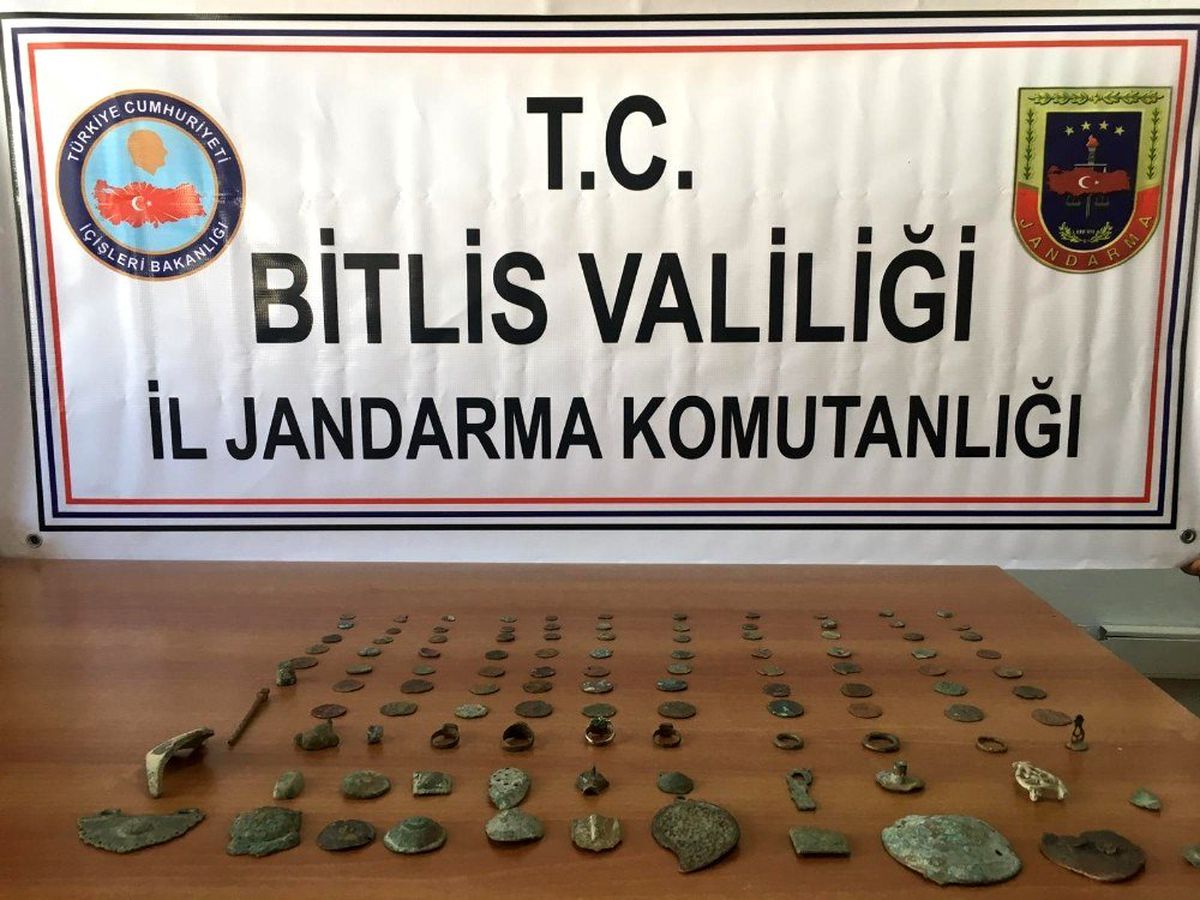 Bitlis\'te tarihi eser kaçakçıları suçüstü yakalandı