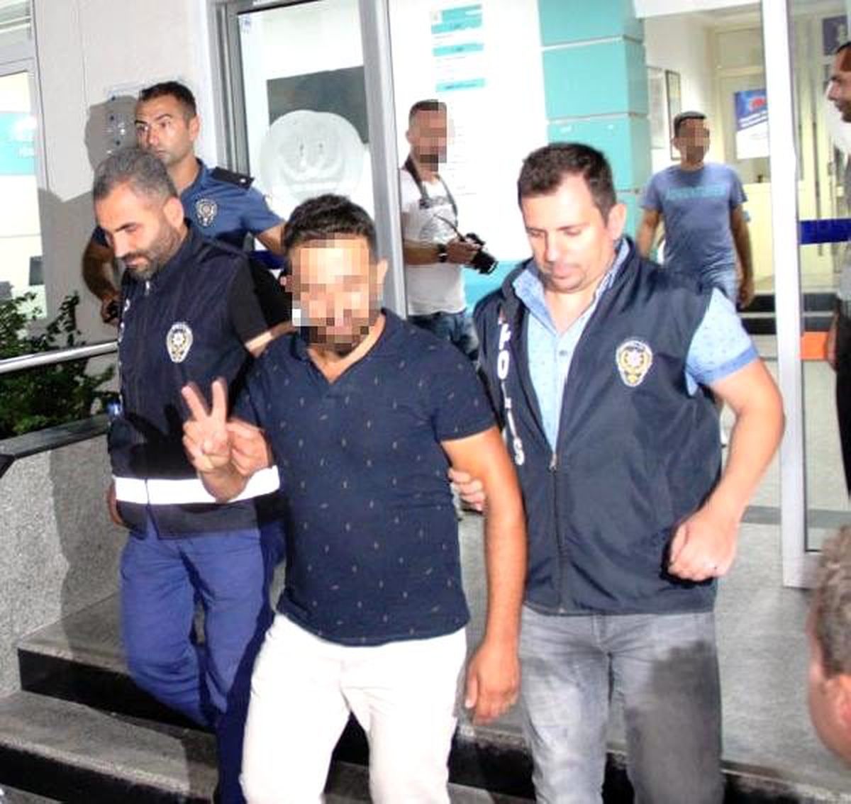 Bodrum\'da izinsiz gösteriye 15 gözaltı