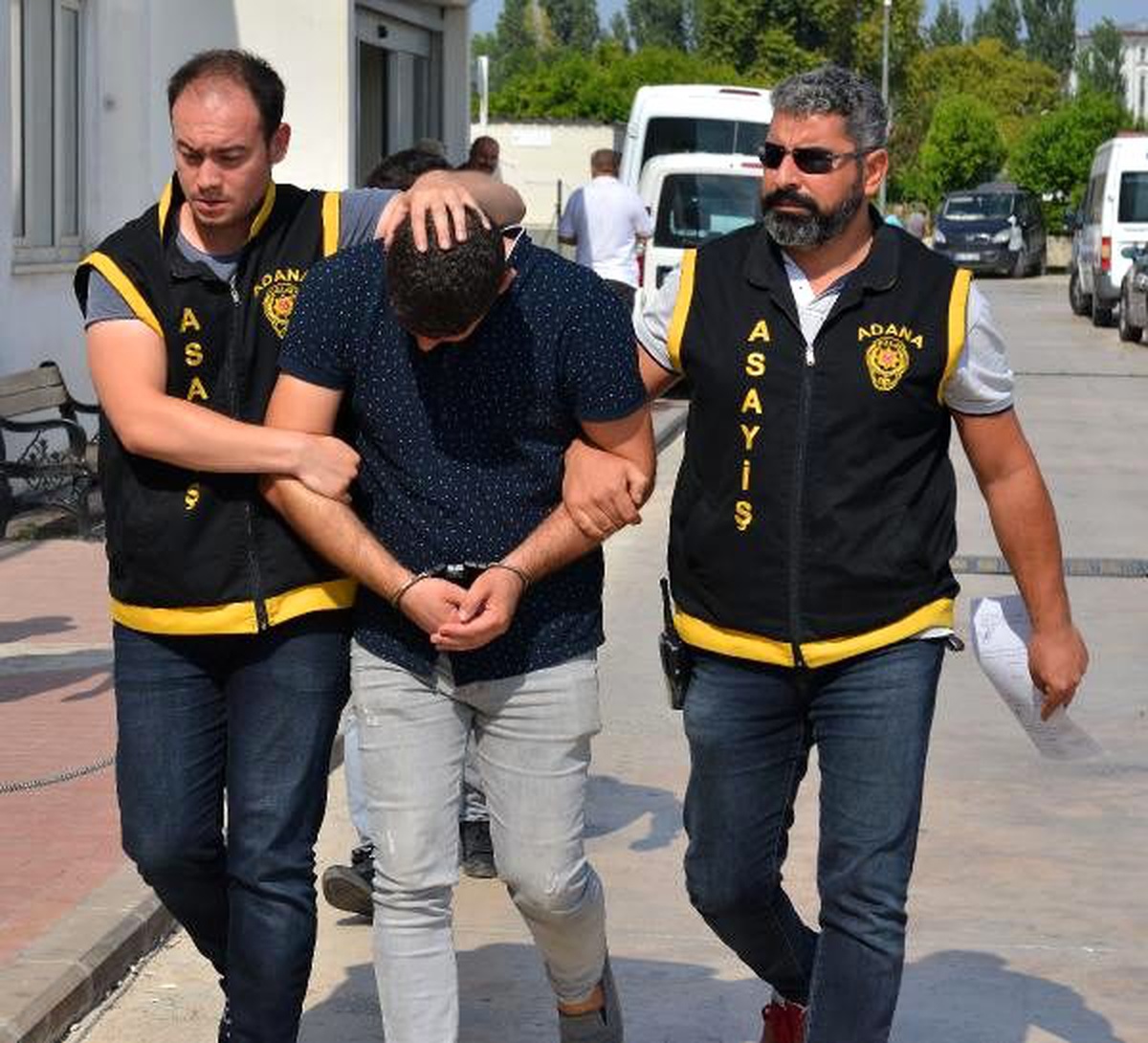 Çalıntı kredi kartıyla cep telefonu almak isterken yakalandı