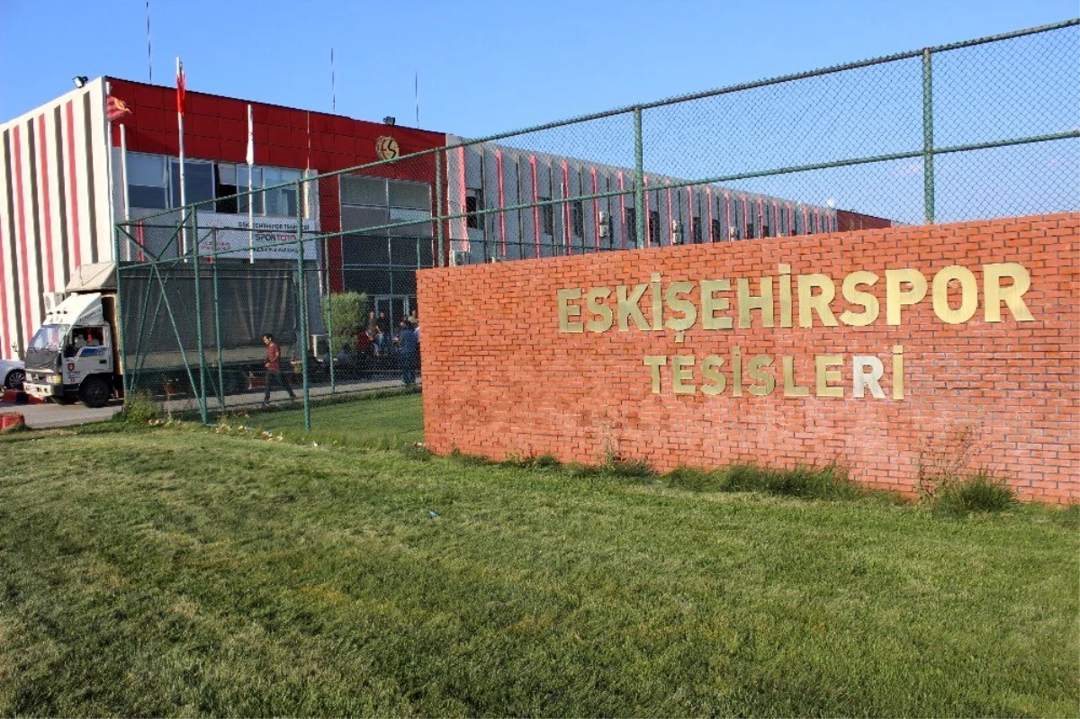 Eskişehirspor\'un kulüp eşyaları haczedildi