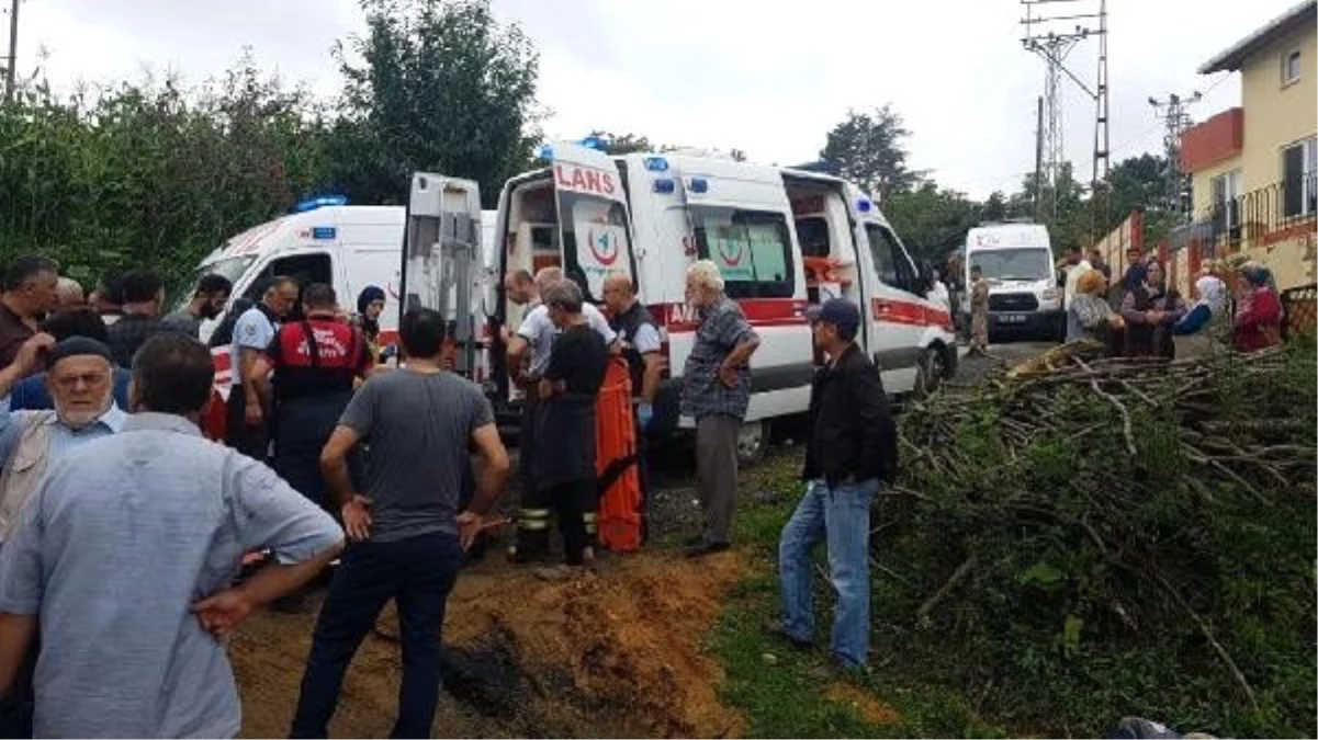 Fındık işçilerini taşıyan kamyonet şarampole yuvarlandı: 1 ölü, 14 yaralı