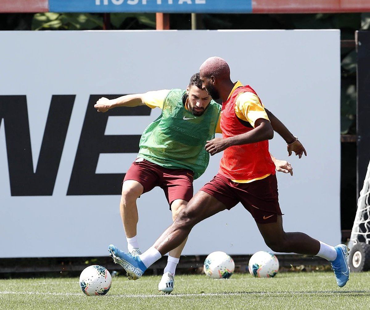 Galatasaray'da Belhanda belindeki ağrılarından dolayı antrenmanda yer almadı