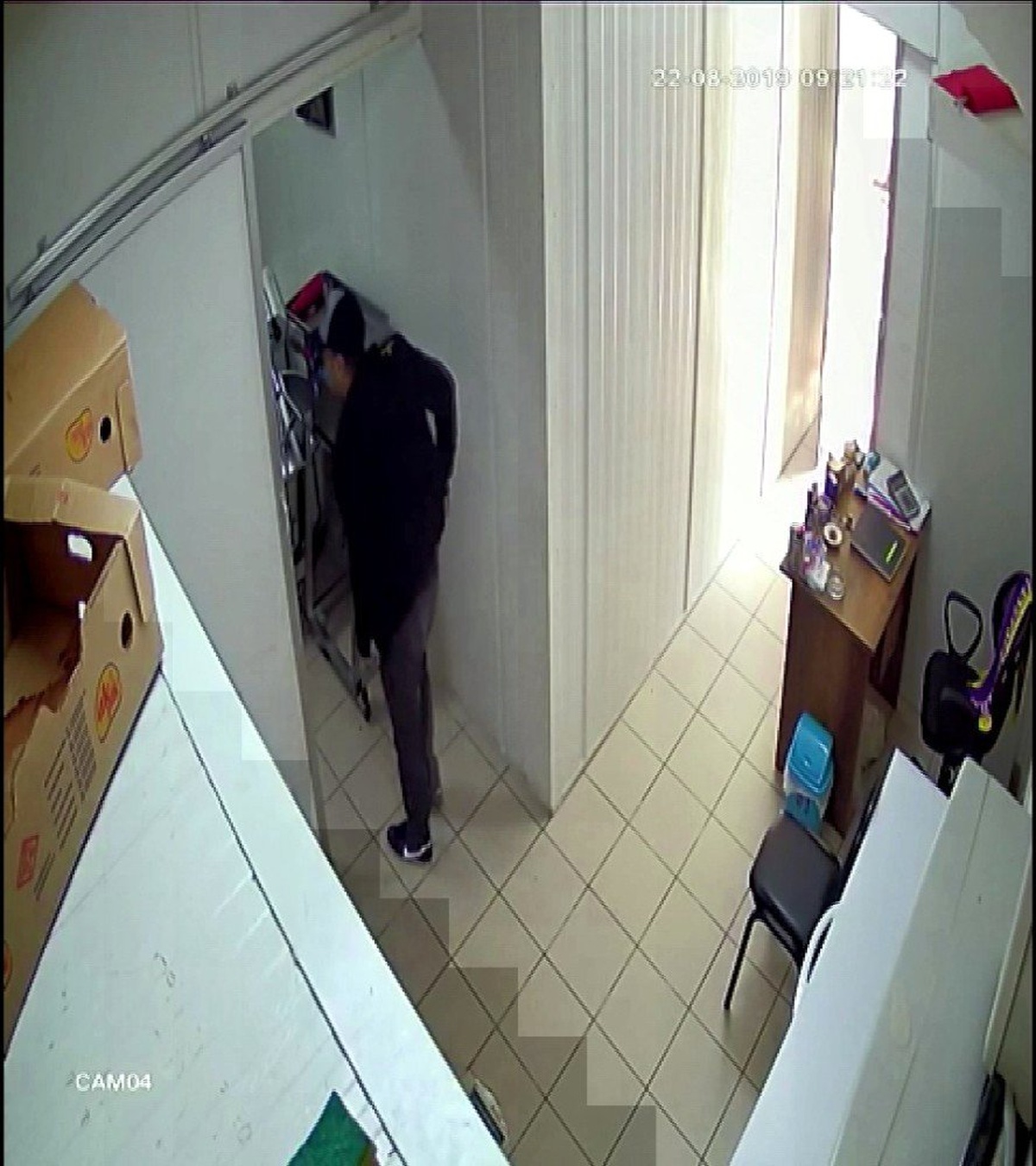 Gaziosmanpaşa\'da köfteci dükkanına silahlı saldırı kamerada