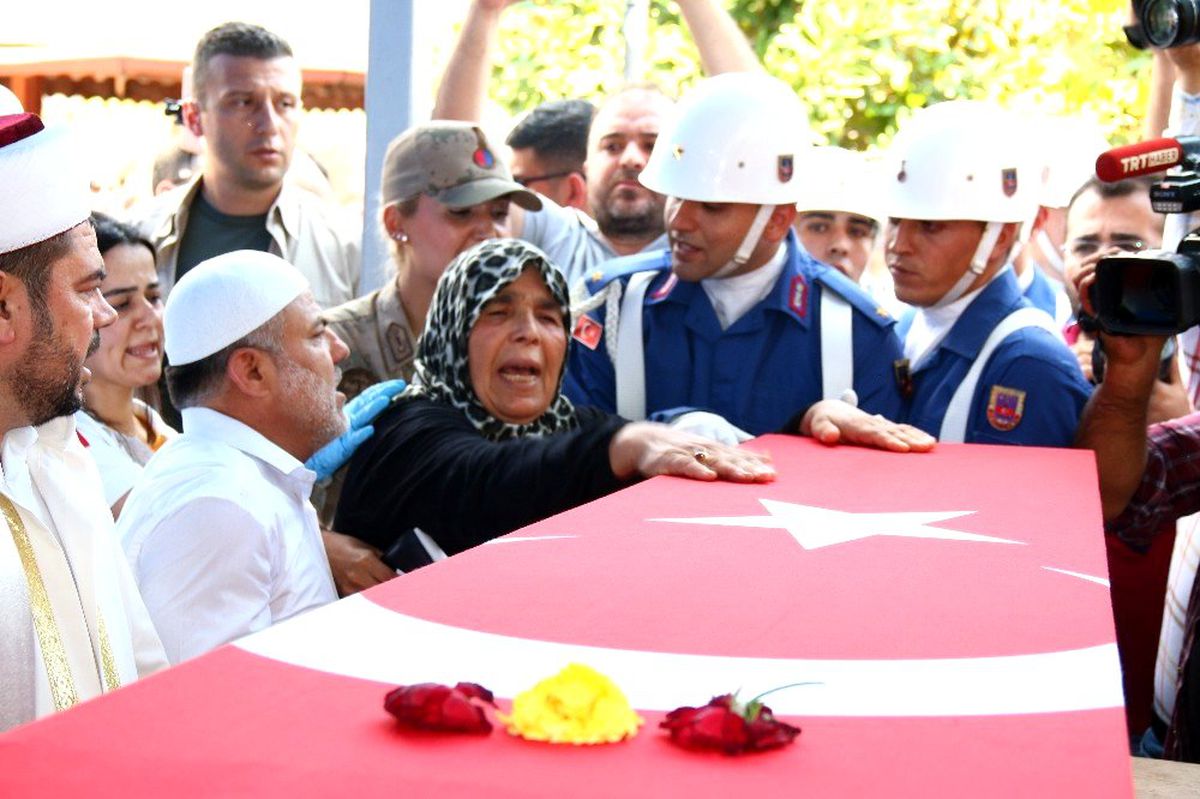 Hataylı şehidin cenazesinde gözyaşları sel oldu