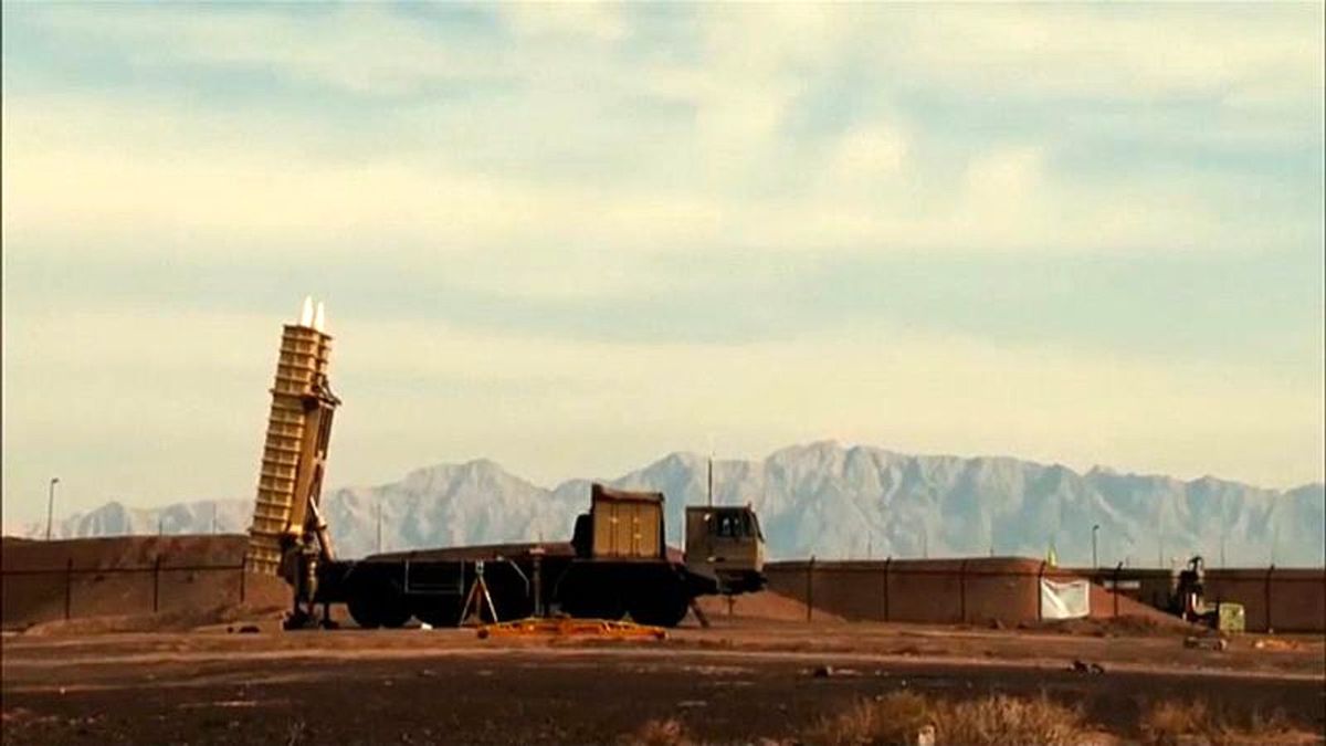 İran, Rus S-300\'e rakip füze savunma sistemi Bavar-373\'ü tanıttı