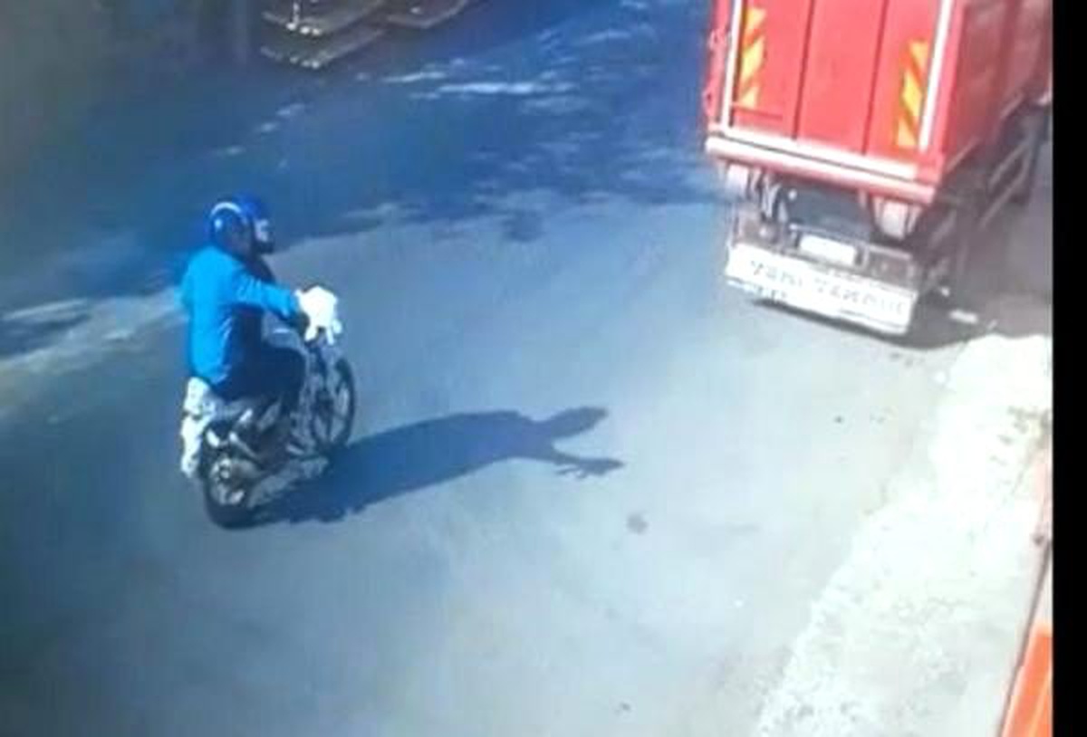 İş yerine silahlı saldırı güvenlik kamerasında