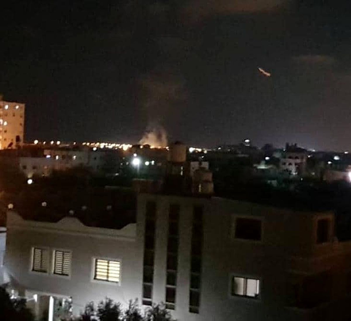 İsrail uçakları Gazze\'de Hamas\'a ait bir mevziyi vurdu