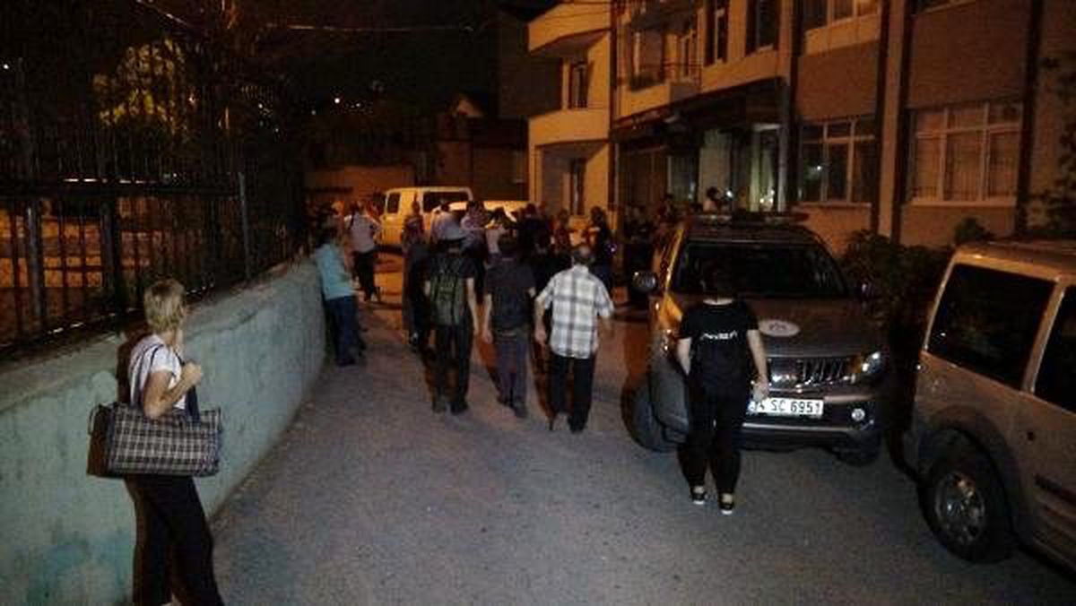 İzmit\'te çökme tehlikesi bulunan 2 bina tahliye edildi