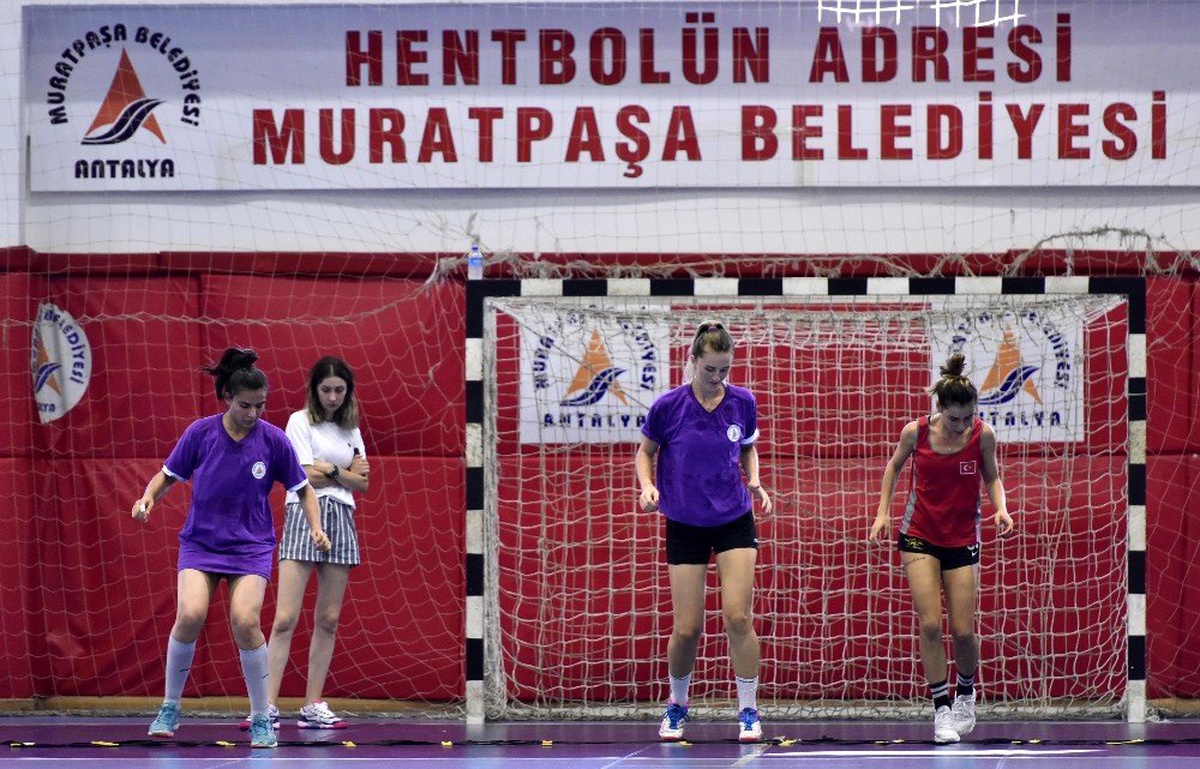 Kadın hentbol takımının hedefi Fuar Kupası