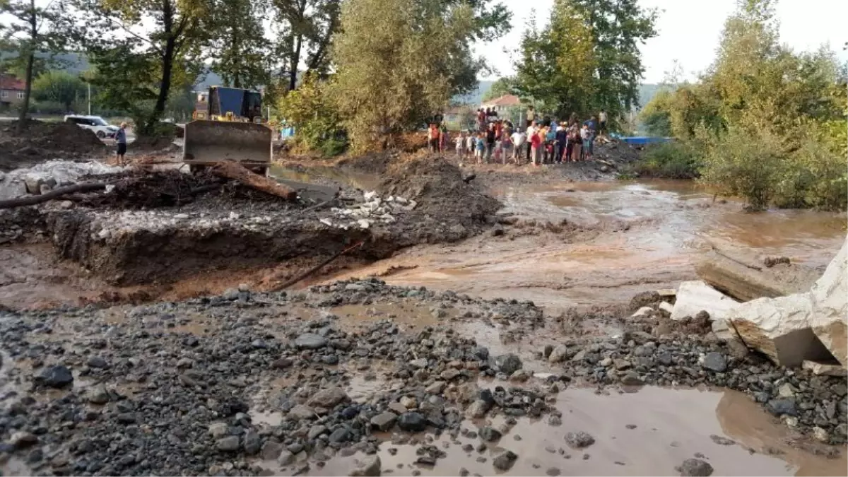 Kaynaşlı\'da dereler taştı