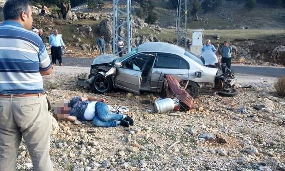 Kozan\'da otomobil ile motosiklet çarpıştı: 1 ölü, 1 yaralı