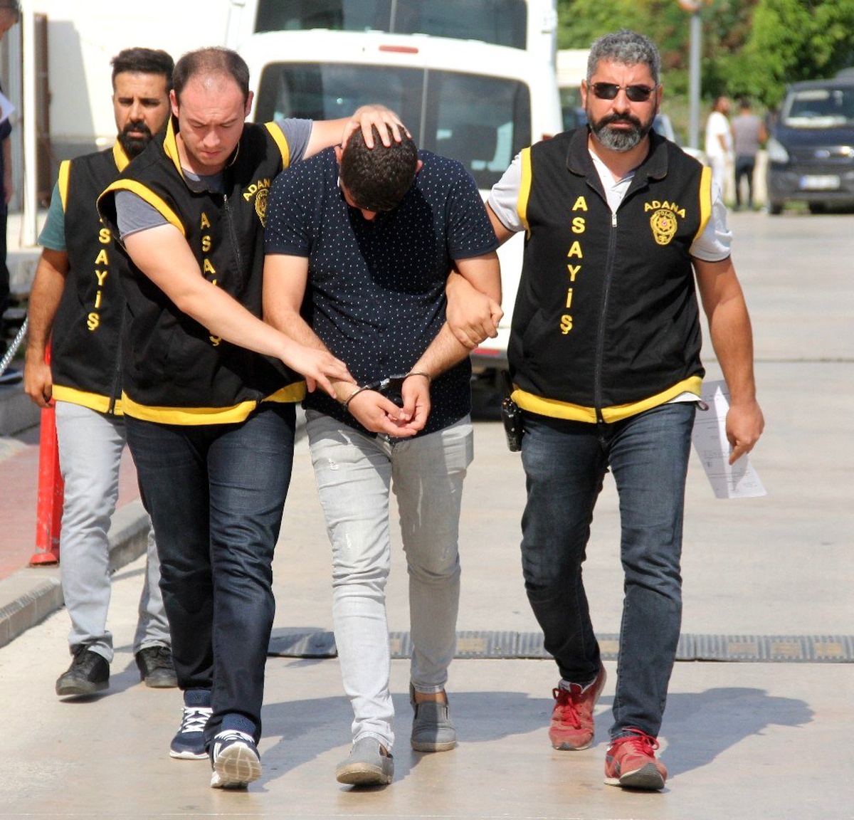 Kredi kartı kopyalayarak vurgun yaptılar
