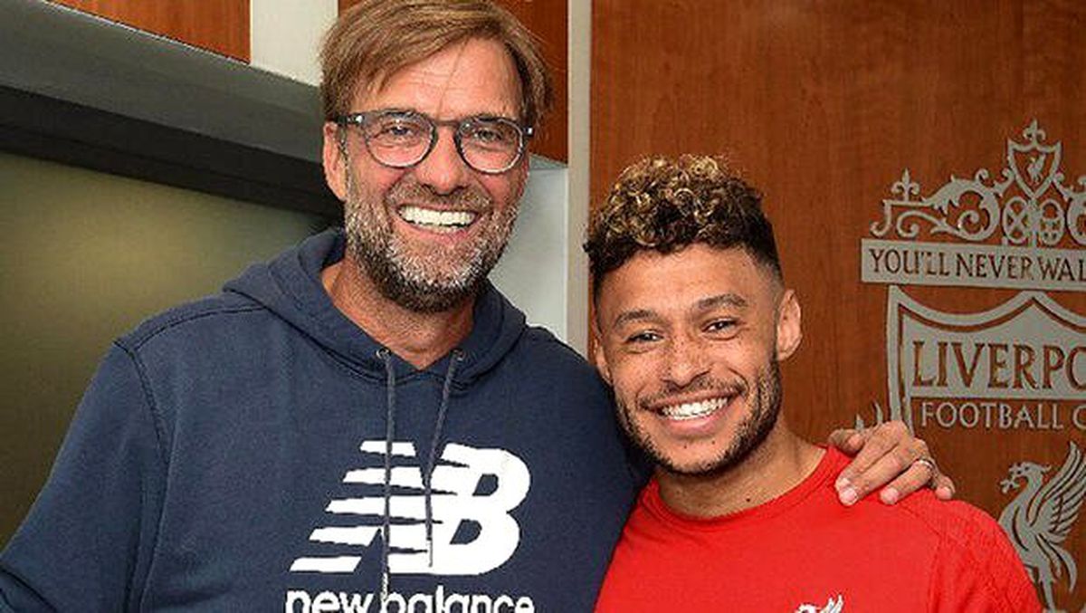 Liverpool, Alex Oxlade-Chamberlain\'in sözleşmesini uzattı
