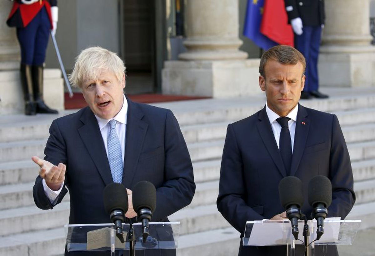 Macron\'dan Boris Johnson\'a Brexit mesajı: Müzakereler sürebilir ama İrlanda sınırıyla ilgili...