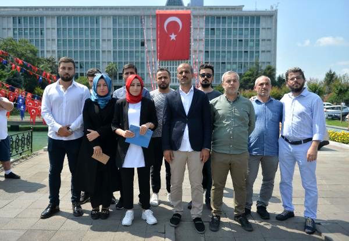 Medya AŞ\'deki görevlerine son verilenler İBB önünde açıklama yaptı