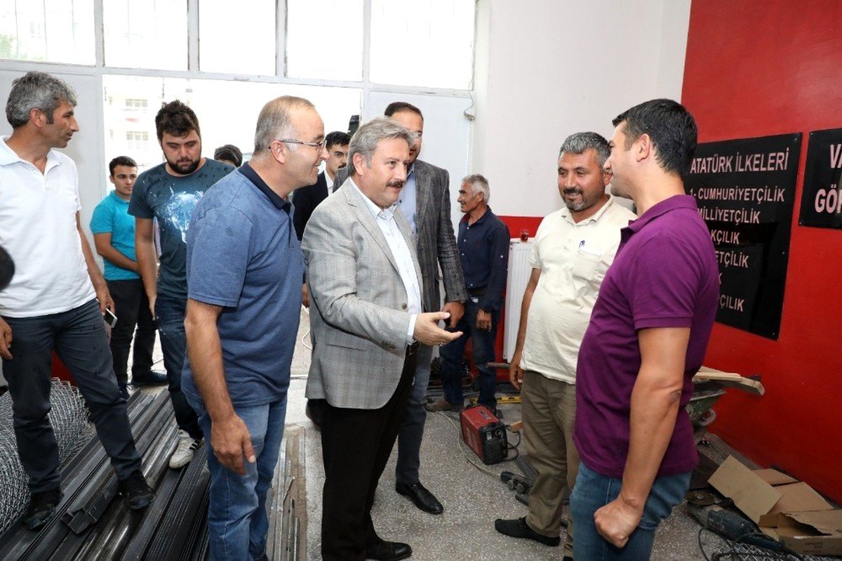 Melikgazi Belediyesi okullarda bakım onarım çalışması başlattı