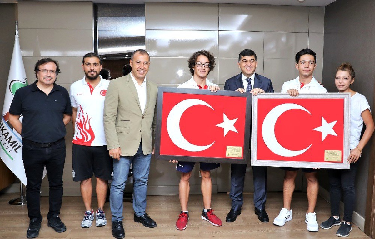 Milli sporculara coşkulu karşılama