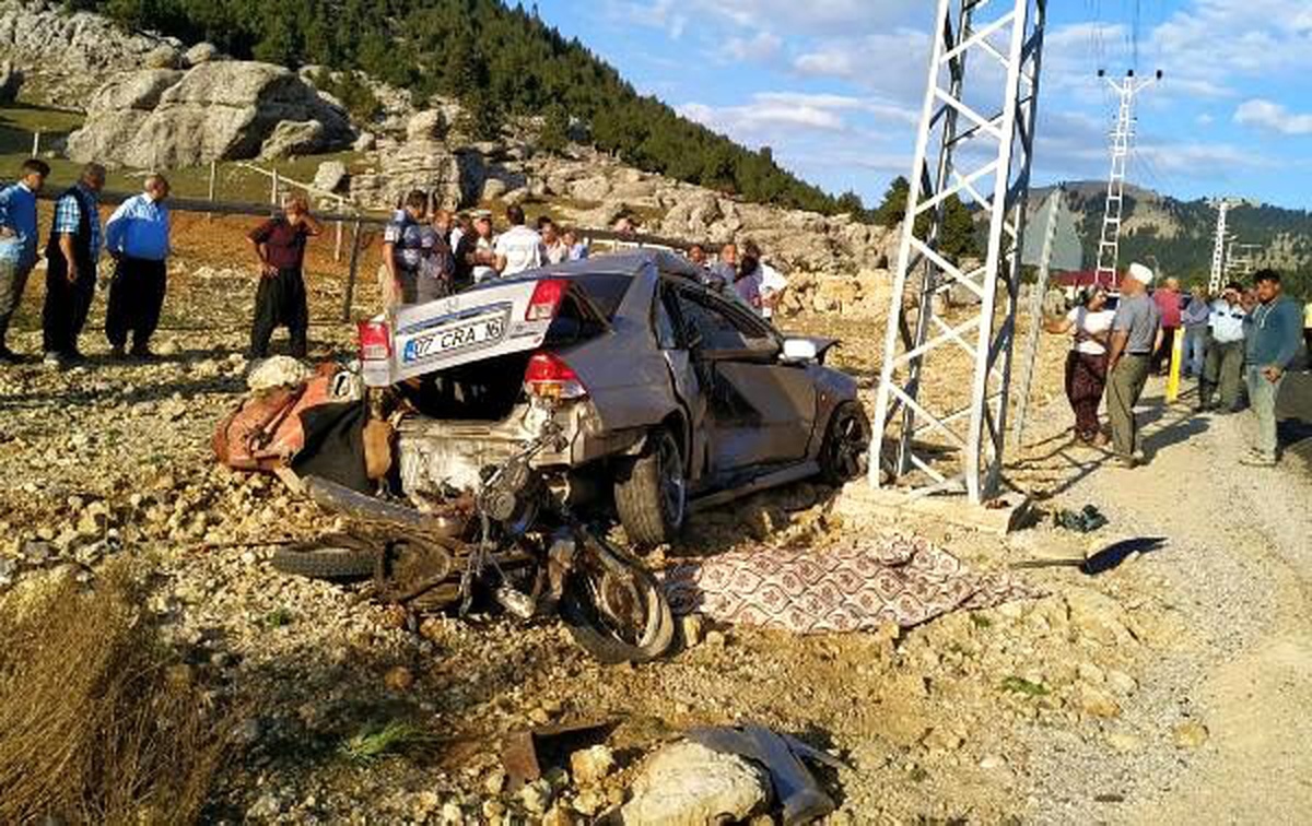Motosiklet ile otomobil çarpıştı: 1 ölü, 1 yaralı