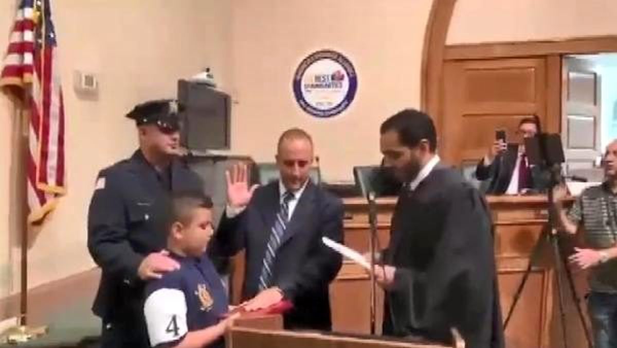 New Jersey\'e ikinci Müslüman emniyet müdürü... Filistin kökenli müdür Kuran üzerine yemin etti
