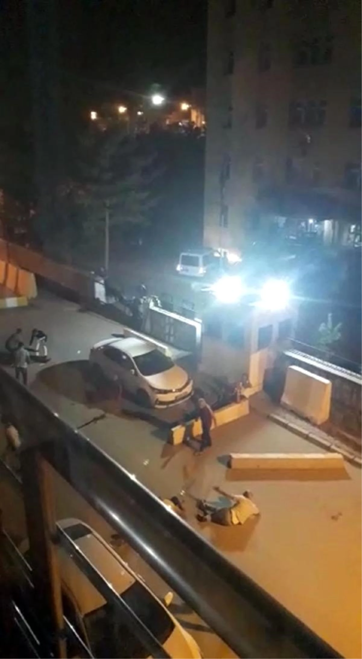 Polis merkezi önündeki silahlı kavga kamerada