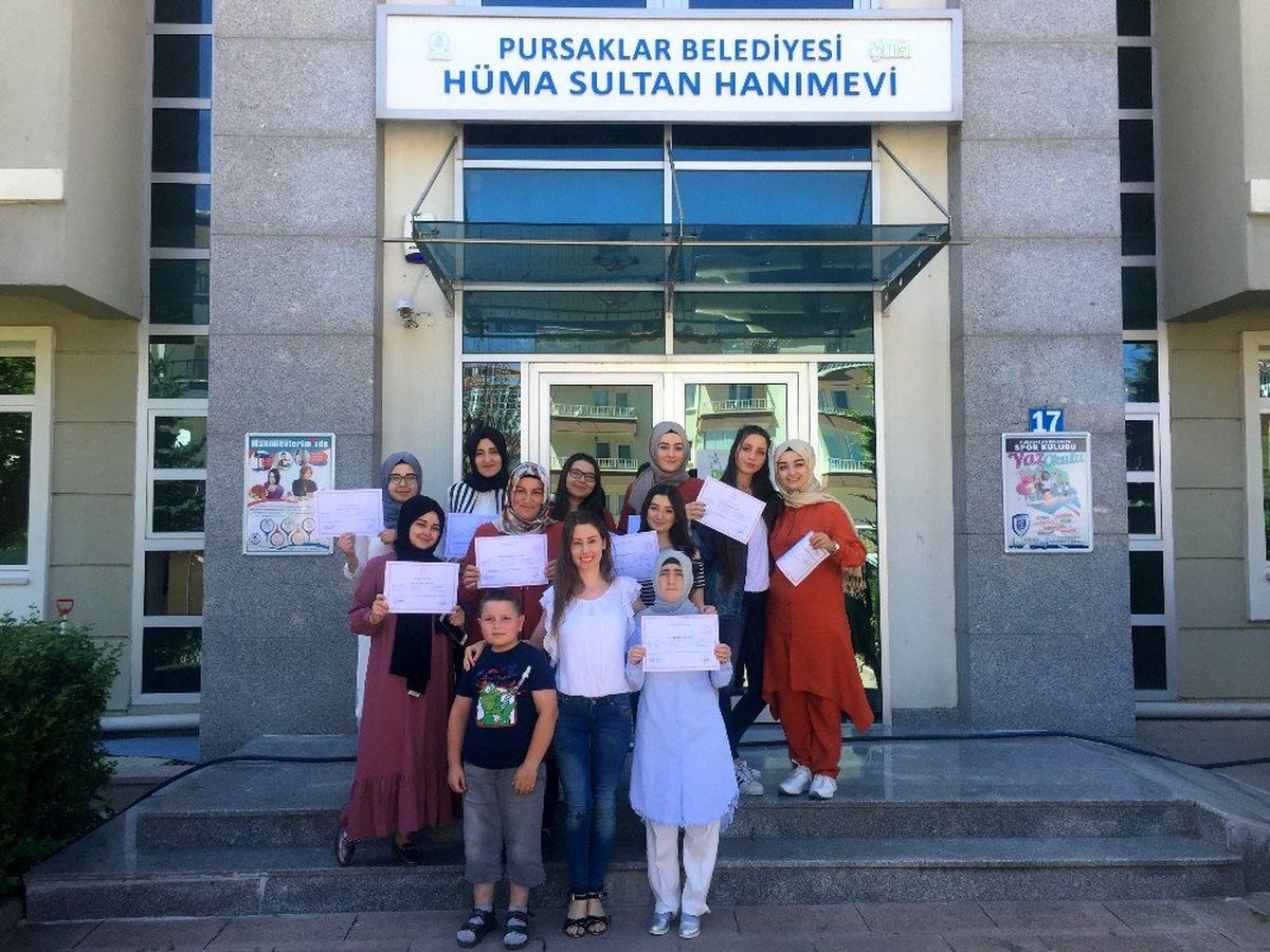 Pursaklar\'da pastacılık ve işaret dili kursiyerleri sertifikalarını aldı