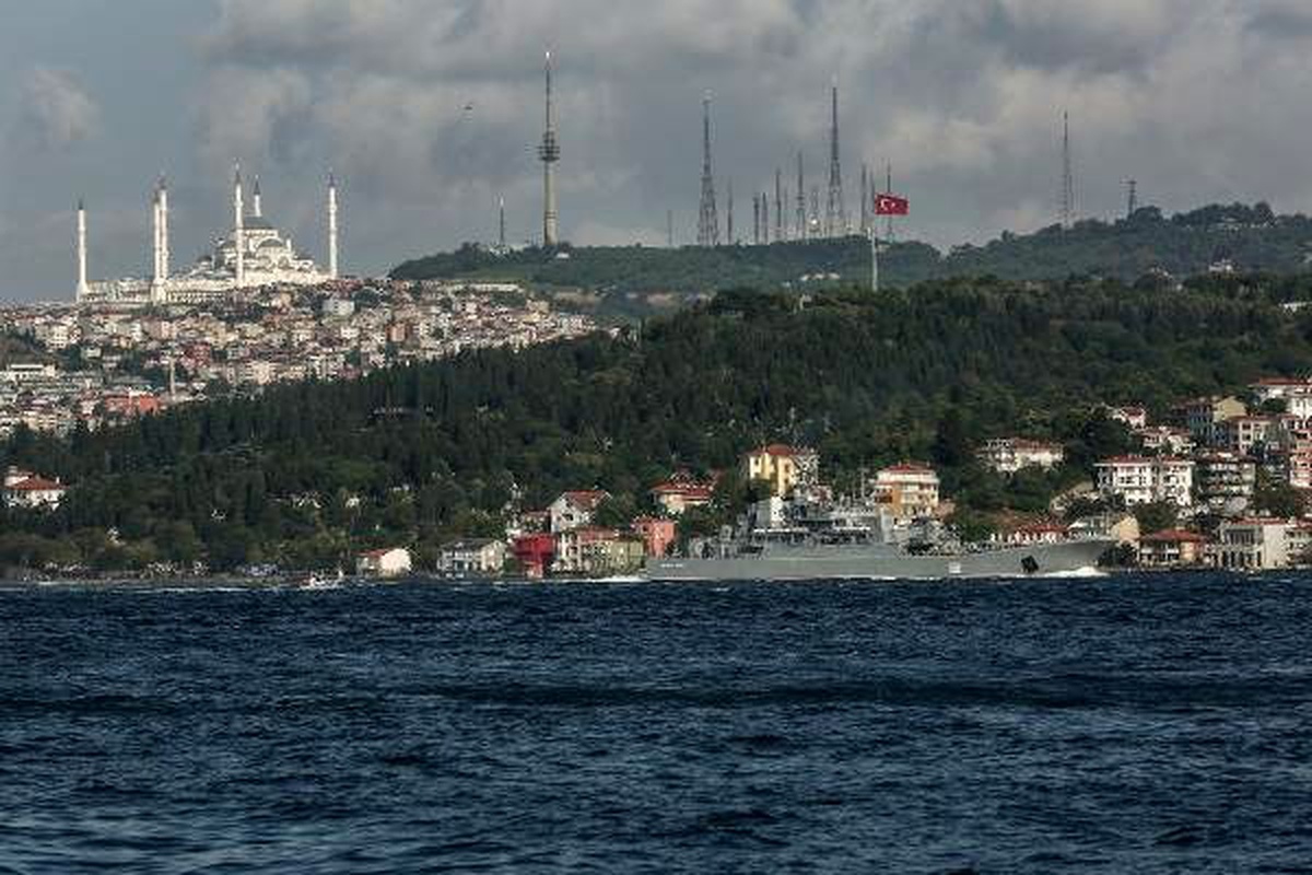 Rus gemisi Sezar Kunikov İstanbul Boğazı\'ndan geçiş yaptı