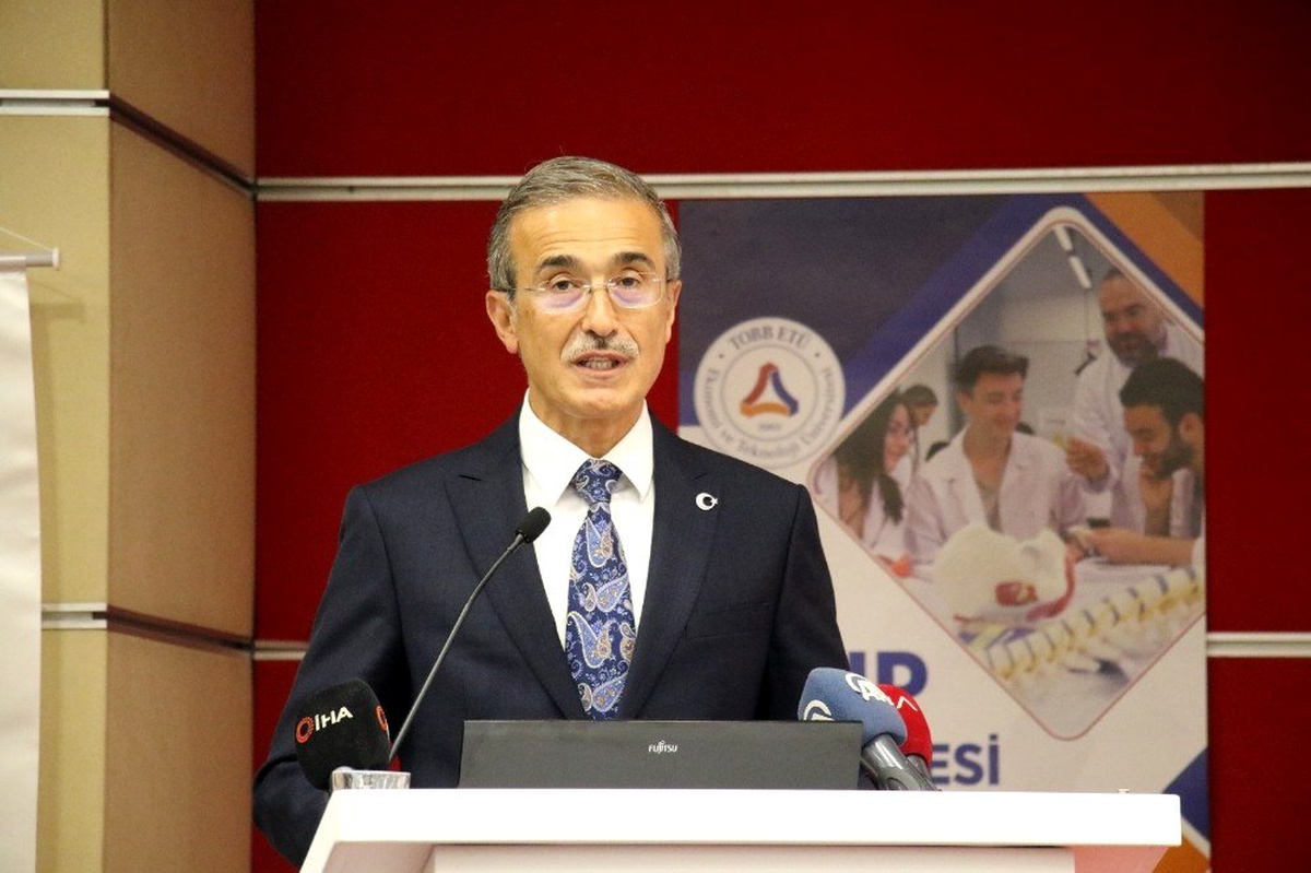Savunma Sanayi Başkanı Demir, Siber Güvenlik Yaz Kampı\'nda öğrencilerle buluştu