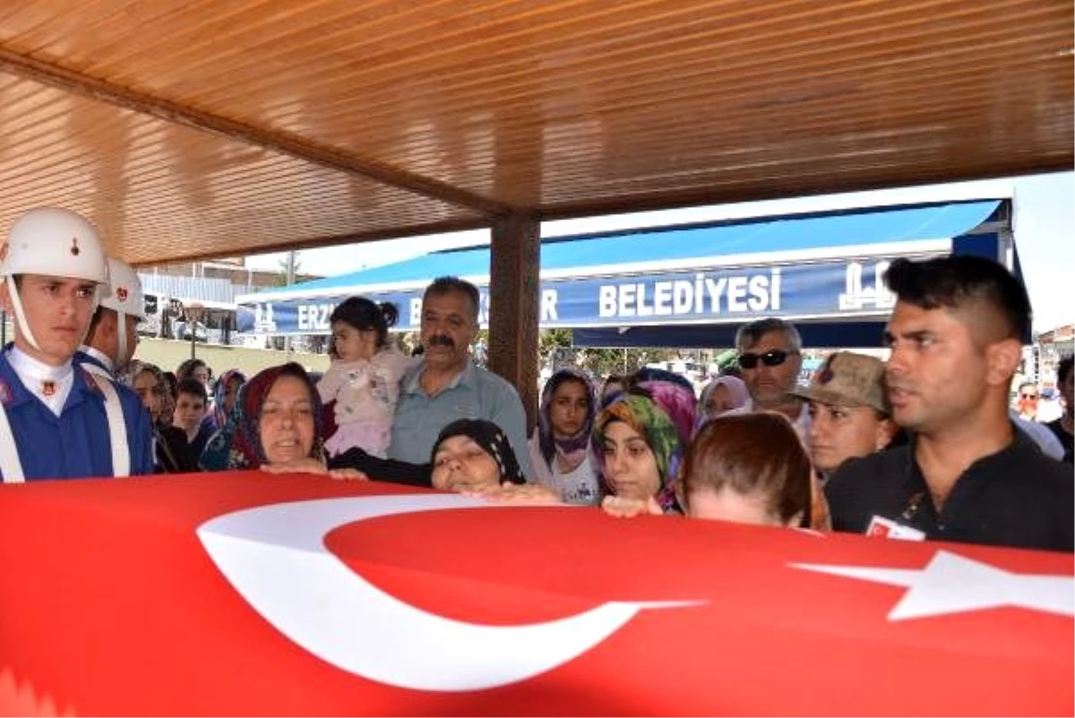 Şehit Uzman Çavuş, Erzurum\'da gözyaşları ve dualarla uğurlandı