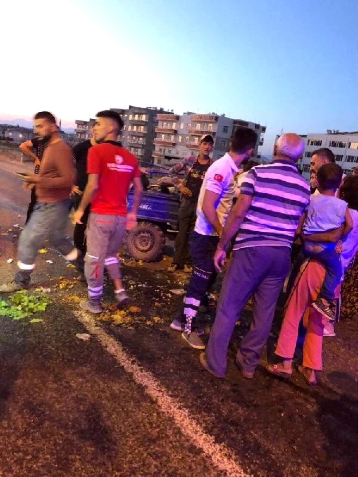 Siirt\'te işçileri taşıyan tarım aracı devrildi: 13 yaralı
