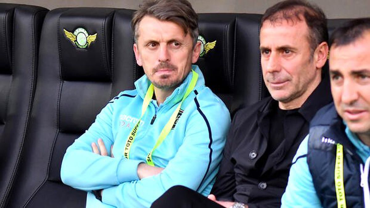 Son Dakika: Beşiktaş\'ta yardımcı antrenör Orhan Ak istifa etti
