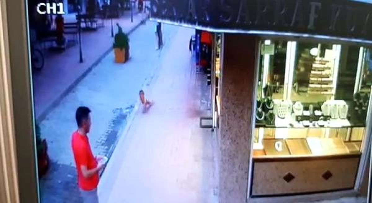 Suriyeli çocuğun üçüncü kattan düşüşü kamerada