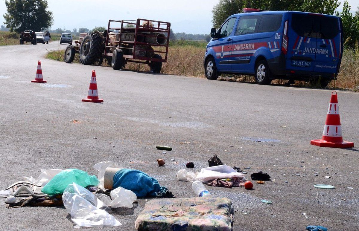 Tarım işçileri taşıyan traktör devrildi: 8 yaralı