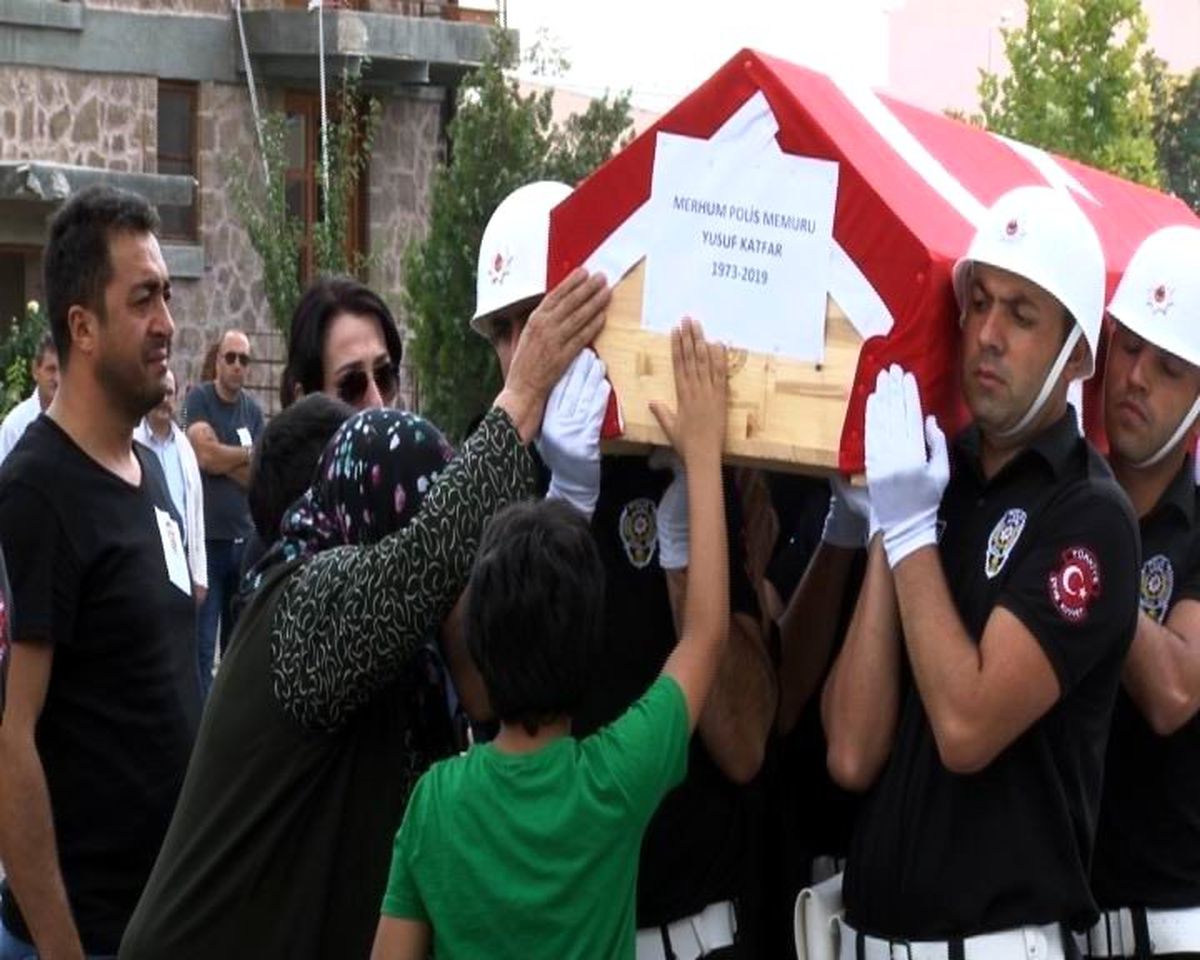 Üçüzler yetim kaldı