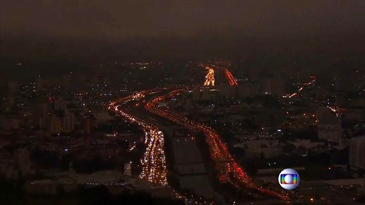 Video: Amazon ormanlarından yükselen dumanlar Sao Paulo şehrini karanlığa bürüdü