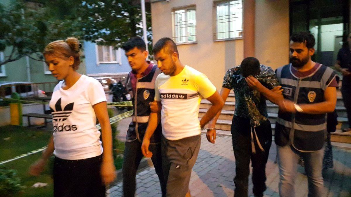 Yıllar önceki uyuşturucu husumeti için ev basıp adam bıçakladılar