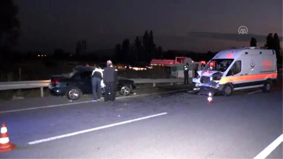 Zincirleme trafik kazası: 2 ölü, 5 yaralı