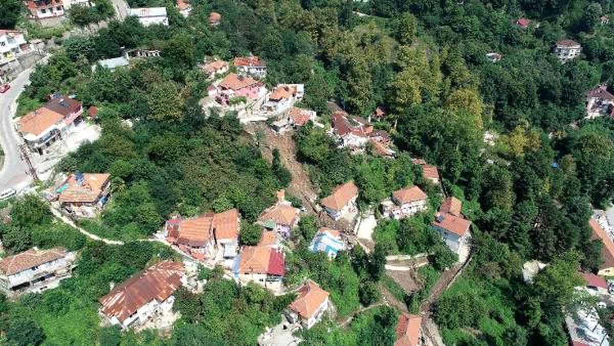 Zonguldak\'taki heyelanda 6 ev çöktü, 20 kişi evsiz kaldı