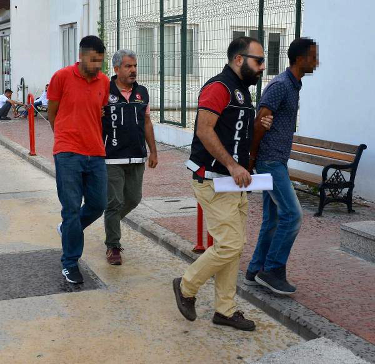 Adana\'da uyuşturucu operasyonu; 9 kilo esrar ele geçirildi