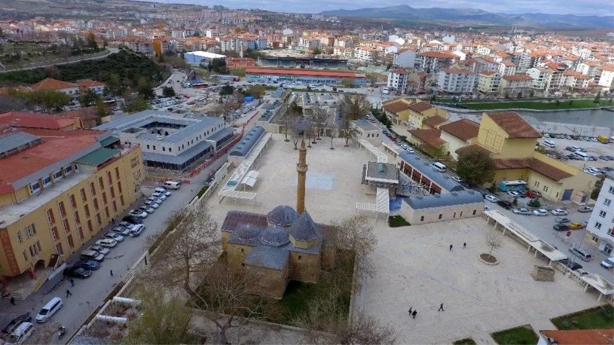 Ahiler, yarım asır önce oluşturdukları çarşı ile ekonomiye katkı sağlıyor