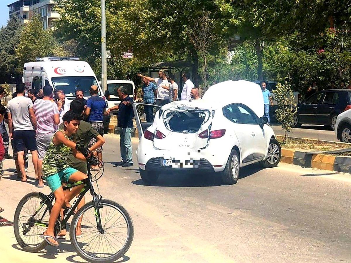Ambulansla çarpışan otomobil devrildi: 1 yaralı