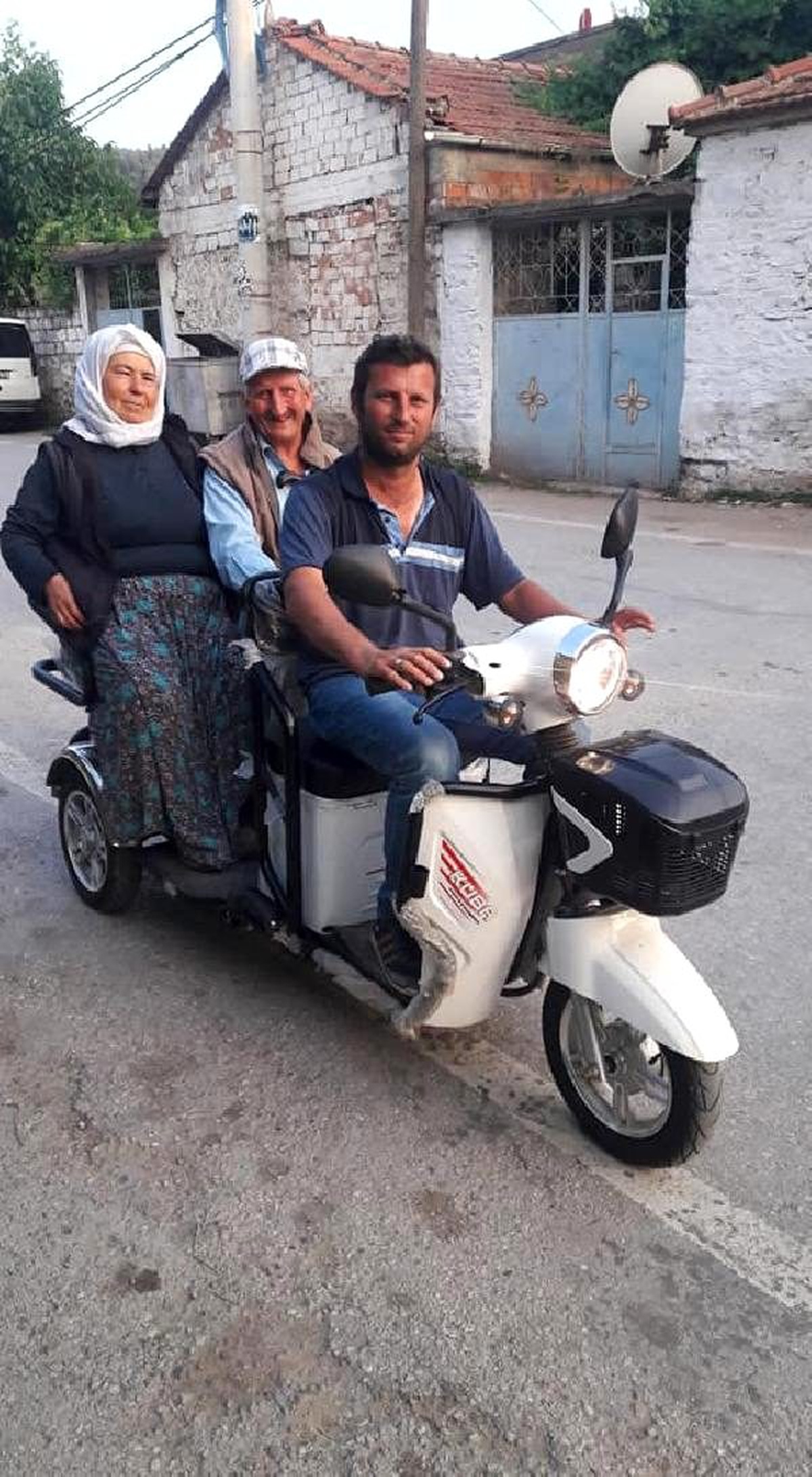 Anne ve babasını taşımak için aldığı motosikleti çalındı