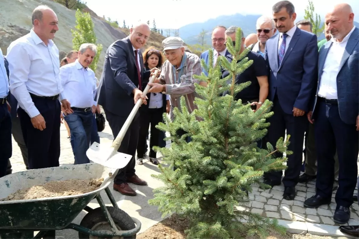 Artvin\'de sıra dışı temel atma töreni