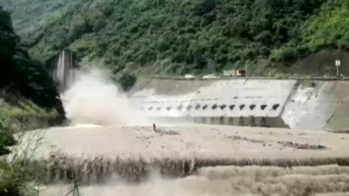Aşırı yağışlara teslim olan Çin\'de kurtarma operasyonları sürüyor