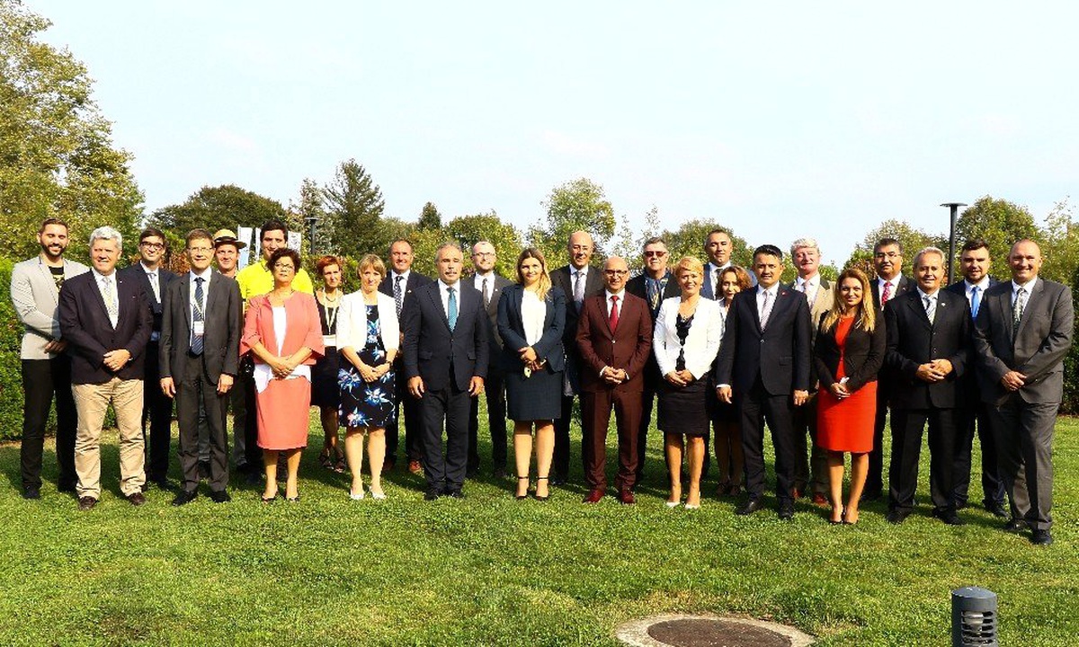 Bakan Pakdemirli, Uluslararası Bakanlar Zirvesi\'nde Türkiye\'deki yenilikleri anlattı