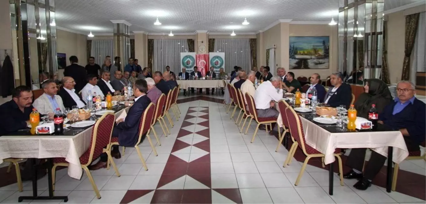 Bayburt\'tan ayrılacak olan vali yardımcıları onuruna veda yemeği