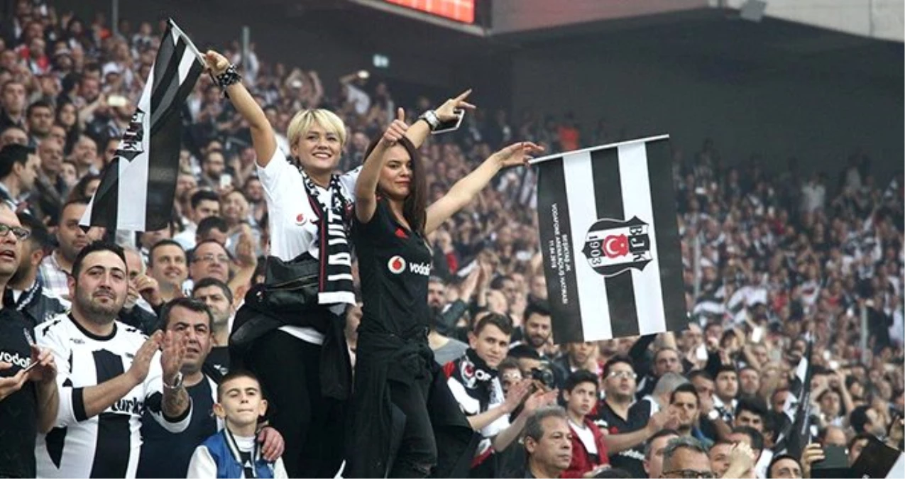 Beşiktaşlı taraftarlar Göztepe maçında "Kadına uzanan eller kırılsın" tezahüratında bulundu