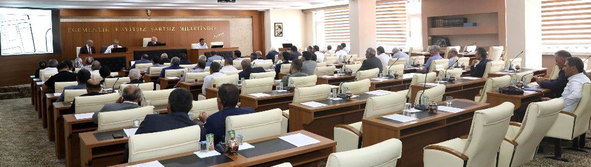 Büyükşehir Meclisi\'nde hizmet vurgusu