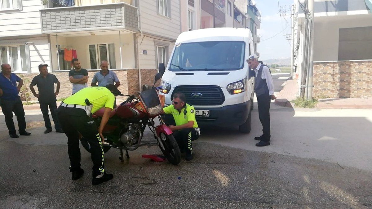 Çalıntı motosikletle kaza yaptı