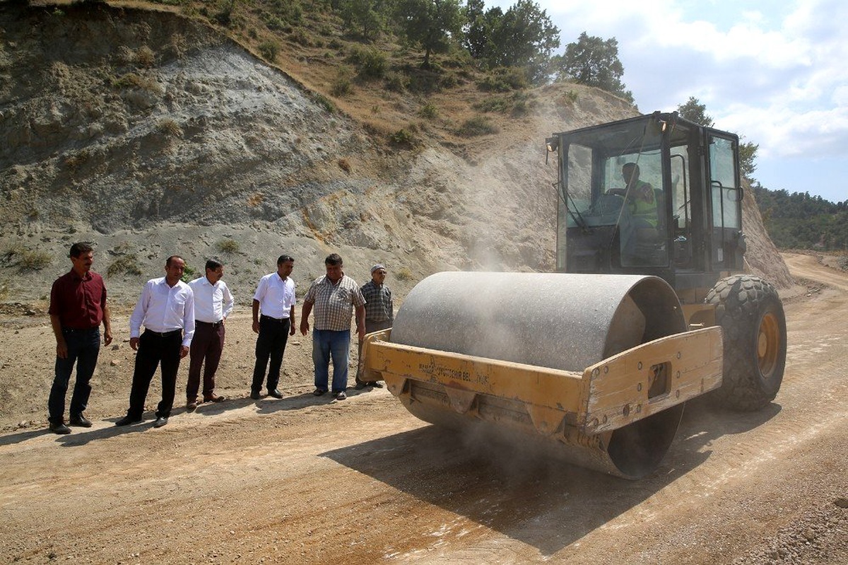 Demirci\'nin mahallelerin yol yapım çalışması
